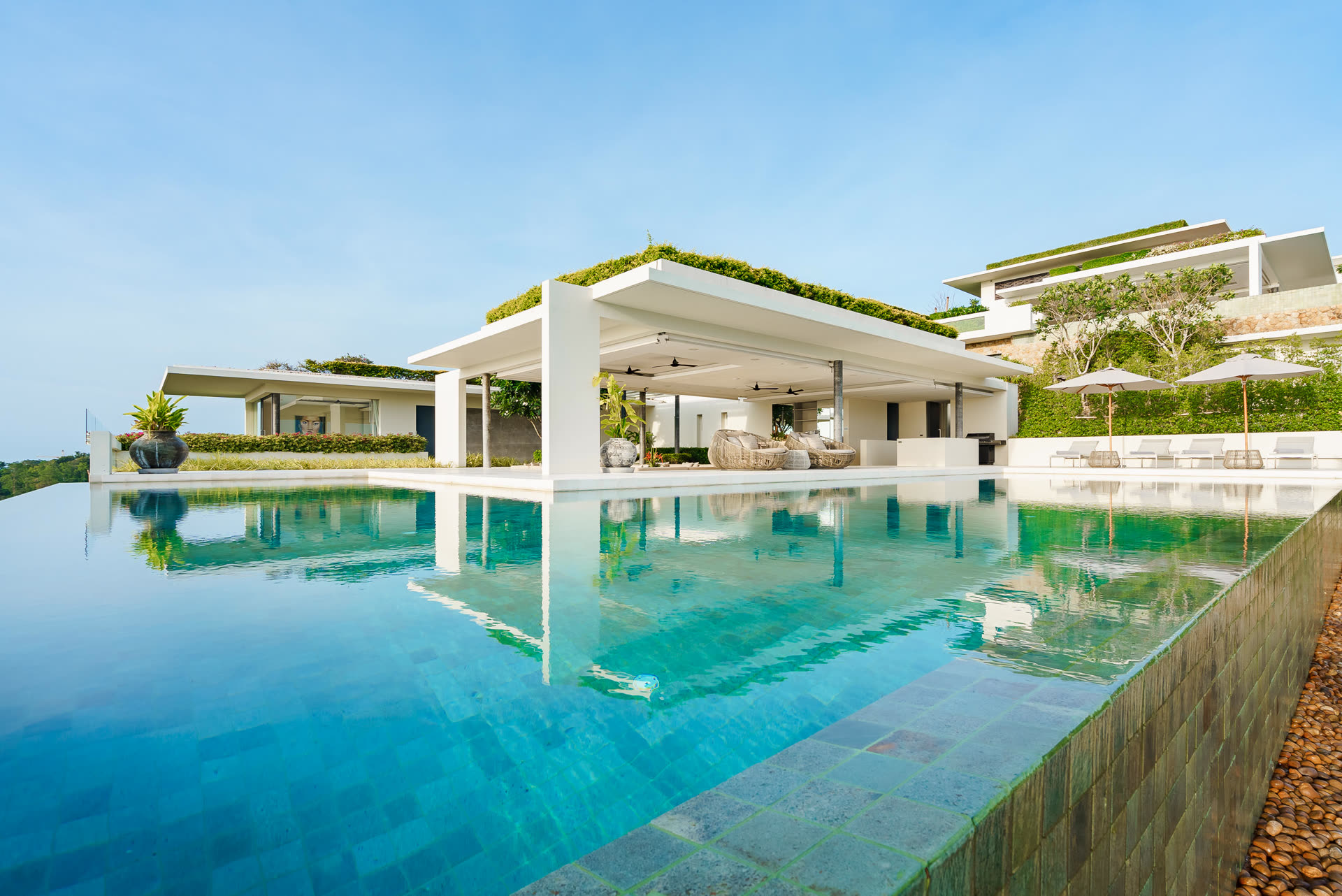 Villa 27 — outdoor lounge