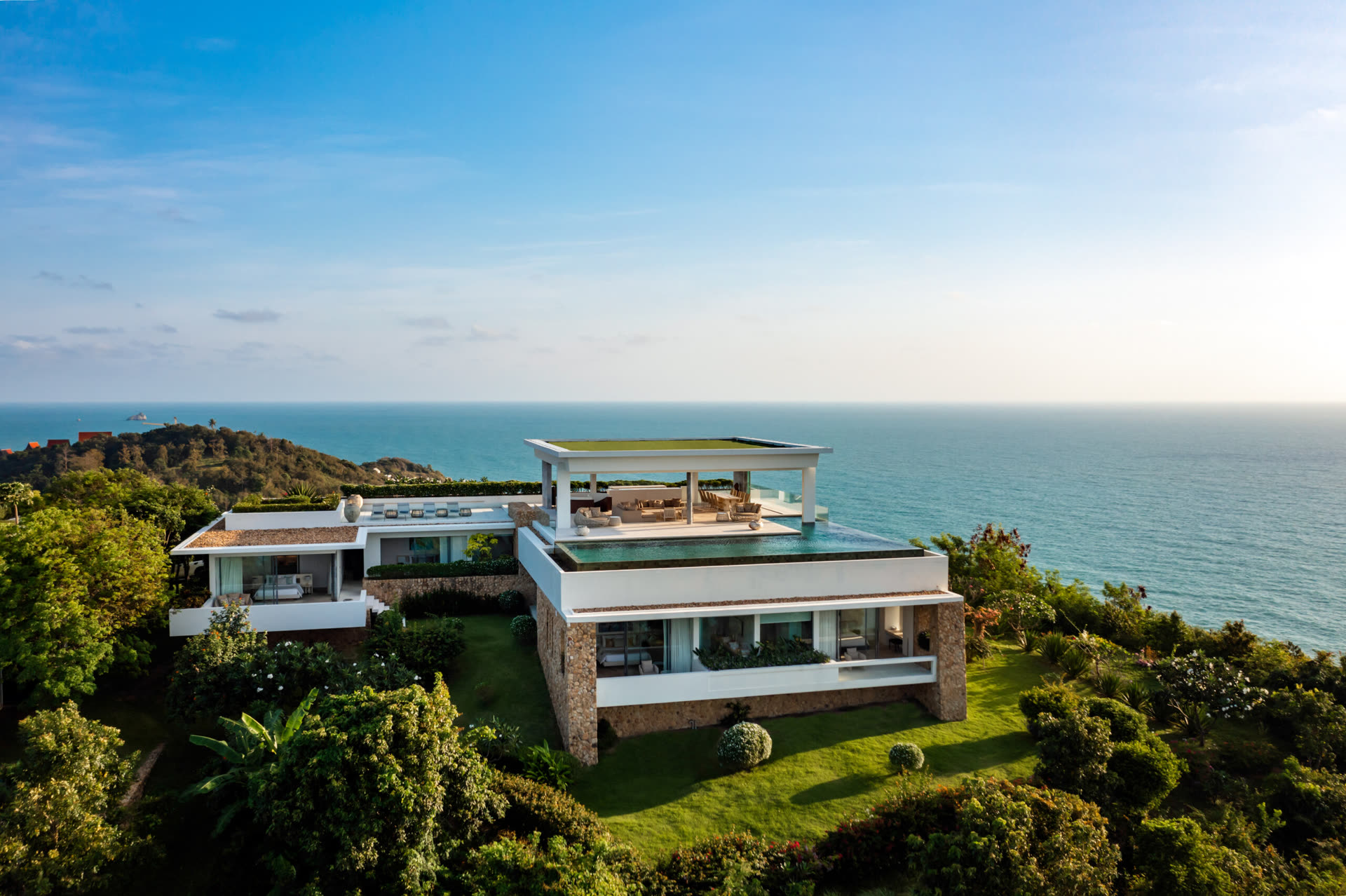 Villa 30 — tropical gardens